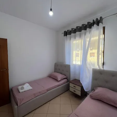 Reys Orikum 2-bedroom For Five Apartment Polisi i Vogel
