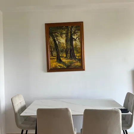 Apartment Reys Orikum 2-bedroom For Five *