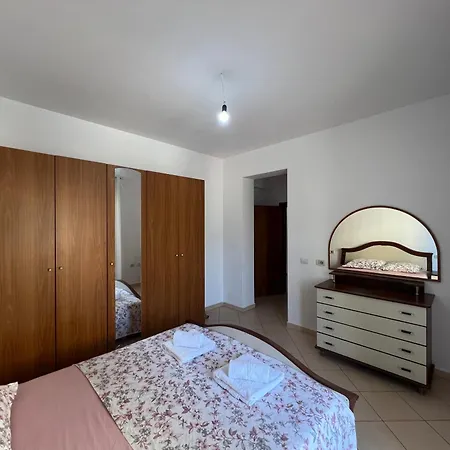 Reys Orikum 2-bedroom For Five شقة *