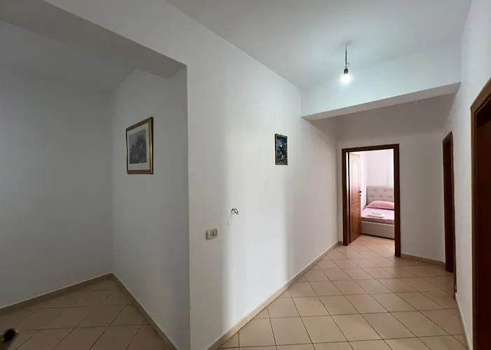 Reys Orikum 2-bedroom For Five Polisi i Vogel